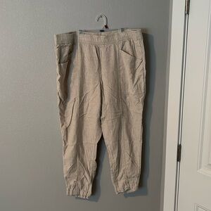 Women’s Tan Capris Size XL